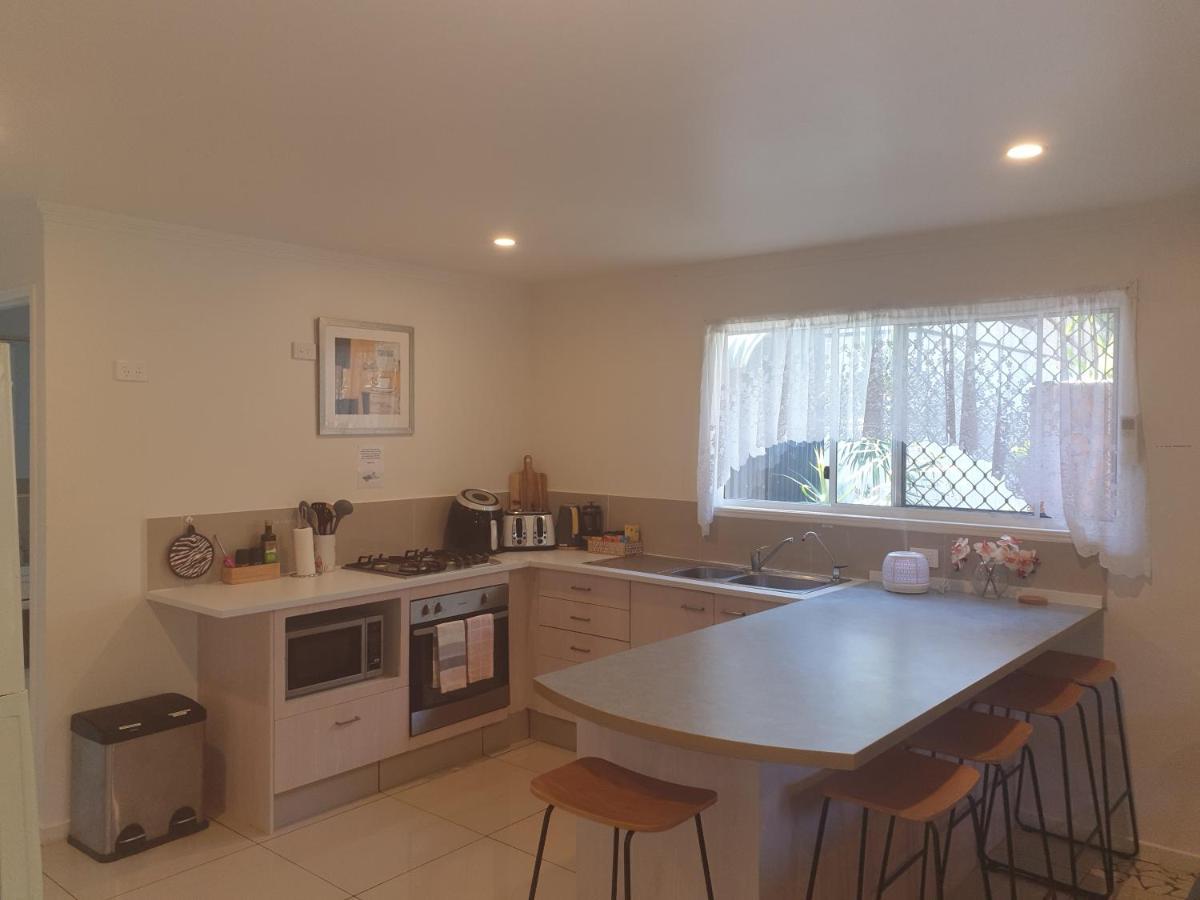 Pet Friendly & Spacious Two Bedroom Guest Unit 칼론드라 외부 사진