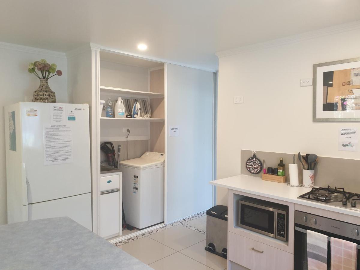 Pet Friendly & Spacious Two Bedroom Guest Unit 칼론드라 외부 사진